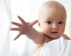 Fysisk og mental utvikling av en seks måneder gammel baby